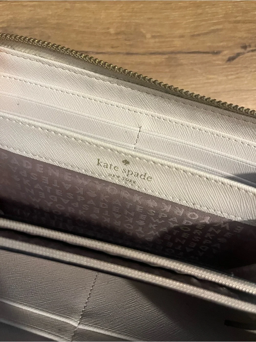 kate spade white and beige zip-around card wallet